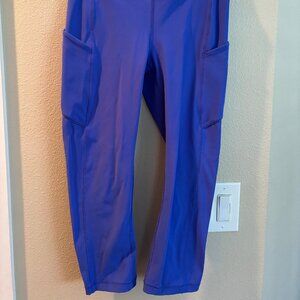 Lululemon Capri leggings in Electric Blue